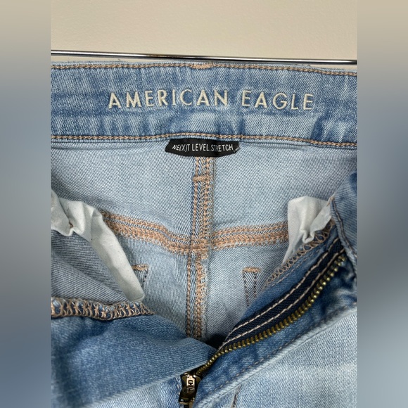 American Eagle Distressed Jeans Sz 6 Short - Picture 2 of 5